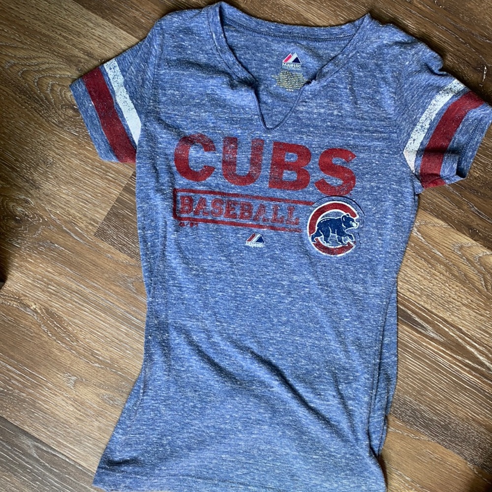 Medium Cubs shirt